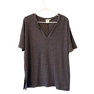 White Crow Shirt Women Size Small Ribbed Knit Short Sleeve V‎ Neck Preppy Modern